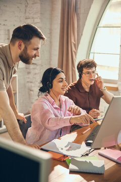 Support supervisor coaching agents during active client calls. Concept of escalation handling, team coaching, service standards, call review, helpdesk supervision, and training.