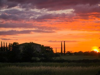 Naklejka premium Dramatic sunset over Tuscan countryside in Italy