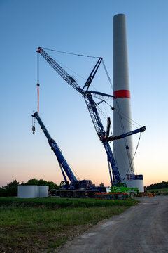 Aufbau einer 275 Meter Windkraftanlage