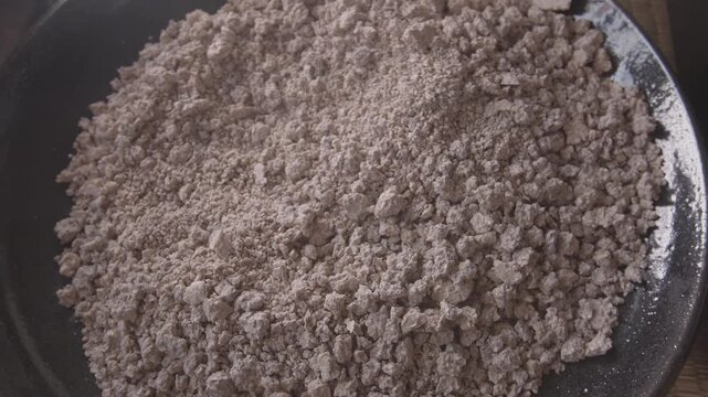 Korean traditional alcohol master artisan brewing bamboo wine Daetongju Damyang fermentation process 대한민국 한국 전통술 만드는 과정 한국전통술 대나무전통주 전통주 누룩 대나무술 술 알콜 전통주 장인 한국의 장인 약재 약초 누룩 고두밥 섞기 버무리기 발효 대통주 대나무통술 담양