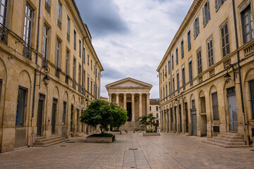 Obraz premium La Maison Carrée Temple Antique de Nîmes dans le Gard en France