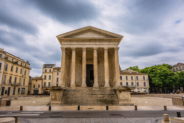 Obraz premium La Maison Carrée Temple Antique de Nîmes dans le Gard en France
