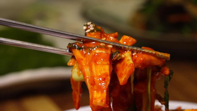 Korean traditional side dish spicy bamboo shoot salad Juksun cho muchim K-food cooking 대한민국 한국 전통 반찬 요리 죽순초무침 죽순 대나무 식재료 고추장 식초 참기름 들기름 고추가루 케이푸드 새콤달콤 매콤한 풍미 감칠맛 아삭한 식감 나물 채소 야채 양념 버무리기 조리 과정 주방 식당 맛집