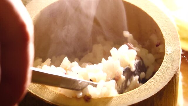 Korean traditional food bamboo tube rice Daetongbap healthy meal K-food cooking 대한민국 한국 전통 대나무통밥 대통밥 대나무에 밥짓는 전통밥 재래음식 건강식 로컬푸드 케이푸드 밥 쌀 잡곡 영양밥 보양식 약식동원 솥밥 찜기 가마솥 주방 식당 맛집 비법 은은한 향 대나무통 담양 특산물 전통의 맛 깊