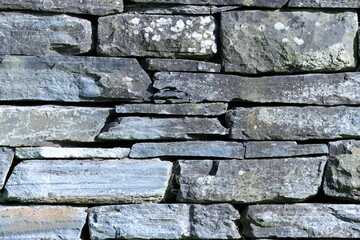 Naklejka premium Texture de mur en pierres naturelles empilées
