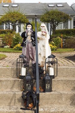 Halloween, decoration in front of a house, two skeletons, bridal couple, bride and groom standing on a staircase with lanterns, Ogunquit, York County, Maine, New England, USA