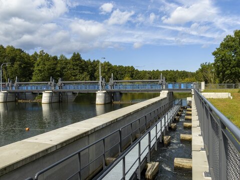 Weir on the river Spree with fish ladder and bridge, Hartmansdorf, Spreewald, Brandenburg, Germany