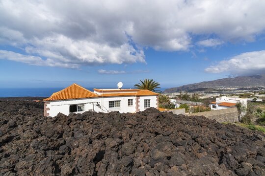 House in the lava flow, Tajogaite volcano from the 2021 eruption, El Pedregal, La Palma Island, Canary Islands, Spain