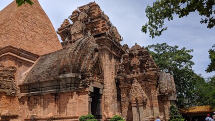 Obraz premium Heritage site in Nha Trang, Vietnam: Ancient Champa Kingdom's Po Nagar Towers surrounded by lush greenery