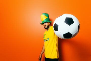Brazilian soccer fan presenting a large ball © Djavan Rodriguez