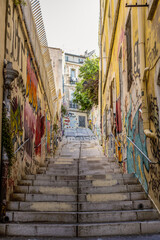 Naklejka premium Ruelle en escalier dans le quartier du panier à Marseille