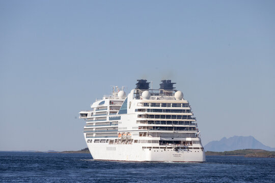 SEABOURN OVATION (IMO: 9764958) is a Passenger Ship and is sailing under the flag of BAHAMAS. Here departure from Br&oslash;nn&oslash;ysund Norway