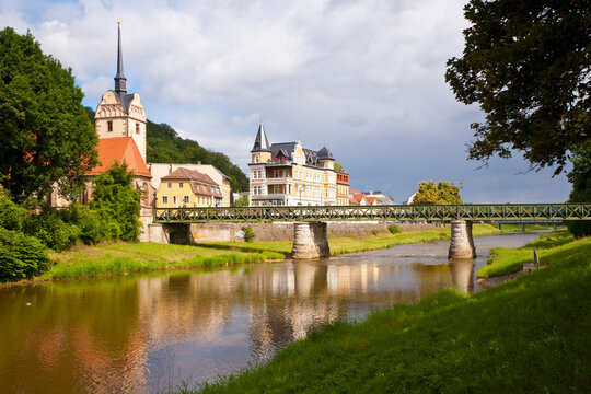Germany, Thuringia, Gera, Untermhaus, View of bridge over Weisse Elster river