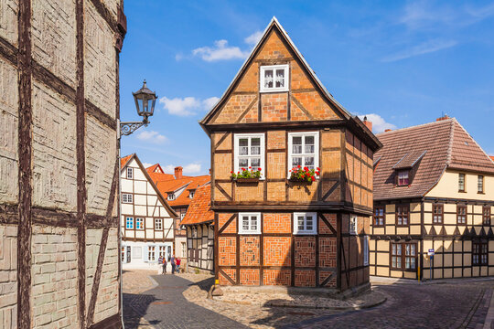 Germany, Saxony-Anhalt, Quedlinburg, Timber-framed houses at Finkenherd