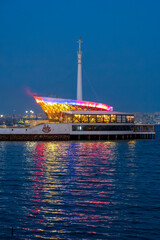 Obraz premium Ruby 360 Restaurant Pier Baku Caspian Sea Night