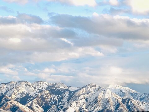 Snowcapped mountains in the Wasatch Mountain range, Salt Lake City, Utah, USA