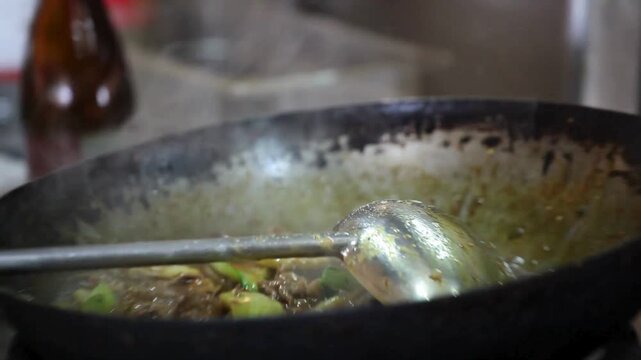 Cooking chicken capsicum