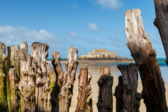 Vue du Fort National de Saint-Malo en Bretagne