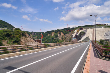 熊本県　新阿蘇大橋架橋中の阿蘇長陽大橋 © osap1111