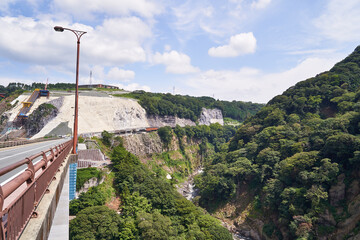 熊本県　新阿蘇大橋架橋中の阿蘇長陽大橋 © osap1111