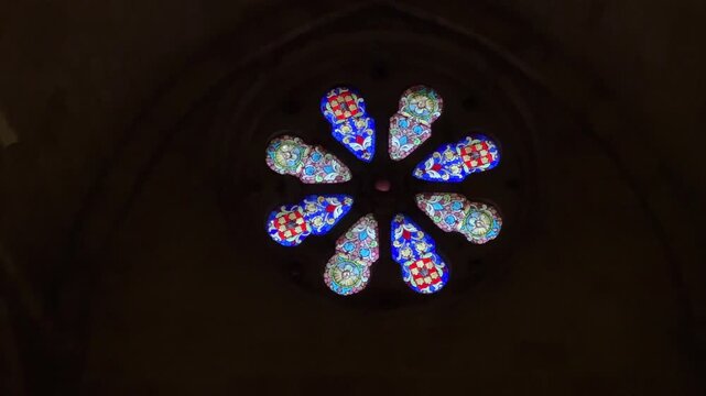 Detalle vitrales del roset&oacute;n de Santo Domingo en Soria