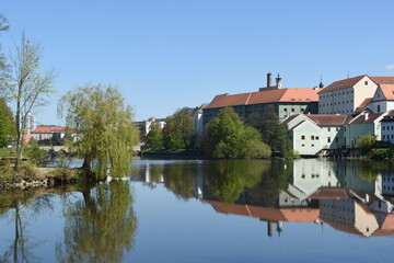 Obraz premium Buildings above the river