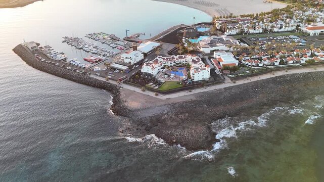 plage del castillo et littoral &agrave; Fuerteventura aux canaries
