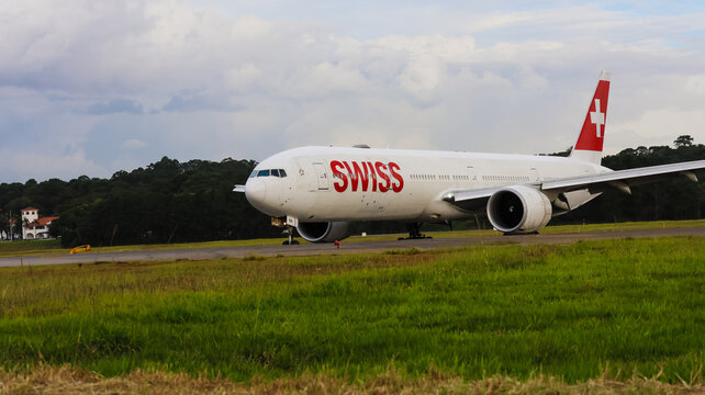 Aeronave da swiss international air lines durante opera&ccedil;&atilde;o em solo no Aeroporto Internacional de Guarulhos em procedimento de taxiamento. Guarulhos SP 09 Maio 2026.