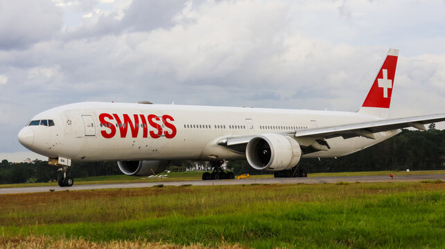 Registro editorial mostra aeronave da Swiss International Air Lines durante movimenta&ccedil;&atilde;o operacional no GRU Airport. Guarulhos SP em 10 Maio 2026.