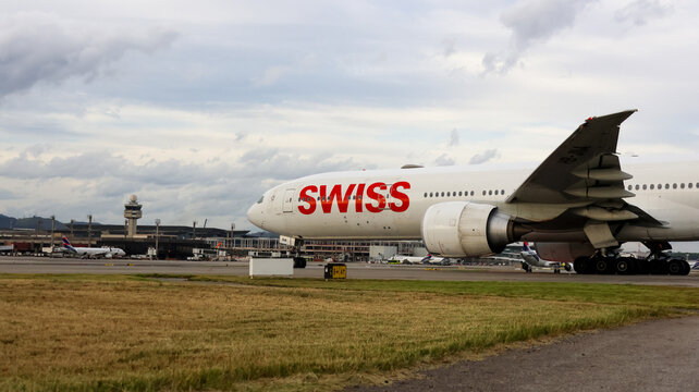 Vista lateral da Swiss International Air Lines destaca opera&ccedil;&otilde;es de avia&ccedil;&atilde;o internacional em Guarulhos. Guarulhos SP em 10 Maio 2026.