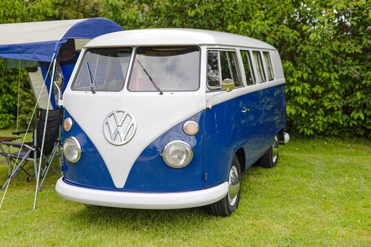 Front eines VW Busses T1 auf einer Ausstellung in Remagen, Deutschland, 16.05.2026