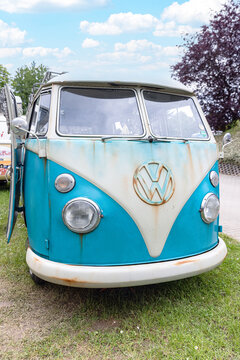 Front eines VW Busses T1 auf einer Ausstellung in Remagen, Deutschland, 16.05.2026
