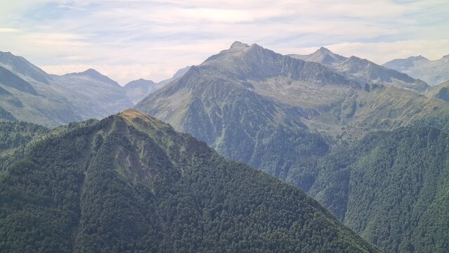 La vall&eacute;e d'Ars et les Pyr&eacute;n&eacute;es ari&eacute;geoises vues depuis le col d'Agn&eacute;s (Pyr&eacute;n&eacute;es fran&ccedil;aises)