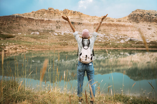 Traveler Backpacking in the Mountain Lakes