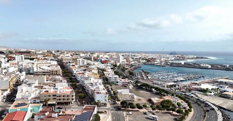 Obraz premium plage et port de Puerto del Rosario à Fuerteventura aux canaries