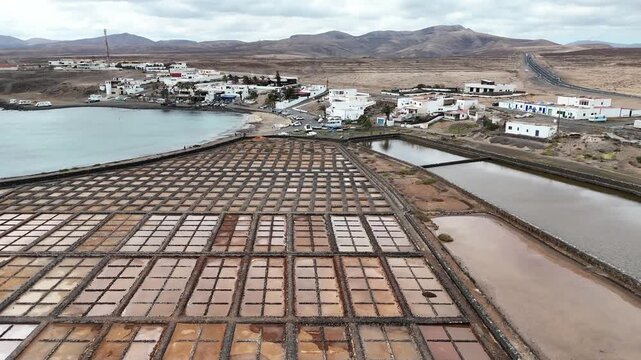 Les marais salants de Salinas del Carmen &agrave; Fuerteventura aux canaries