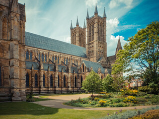 Obraz premium Lincoln Cathedral shot in summer from the outside, Lincoln, Lincolnshire, UK. stunning and historic site with vibrant busy city. Minster, and formally the Cathedral Church of the Blessed Virgin Mary