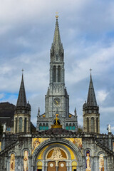 Obraz premium Basilica of the Immaculate Conception of Lourdes at the heart of the Sanctuary of Our Lady of Lourdes