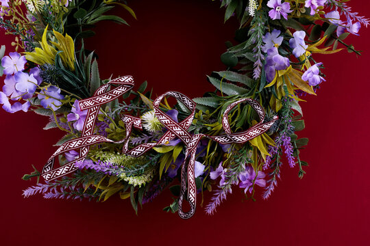 Floral wreath with latvian lielv rde belt ribbon