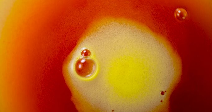 Bolle d'aria in liquido effervescente