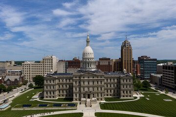 Obraz premium Michigan State Capitol Lansing Aerial View of Historic Dome and Michigan Government Landmark