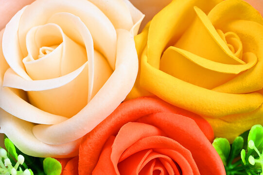 バラの花びらの造花