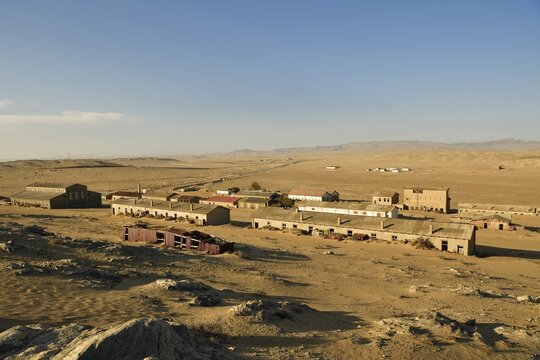 Former diamond town Kolmanskop, ghost town, Kolmanskop, L&uuml;deritz, Namibia