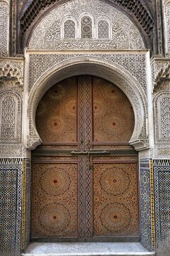 Wooden door with carvings, Moroccan arch, horseshoe arch, Zaouia and Mosque Sidi Ahmed Tijani, Fes el Bali, UNESCO World Heritage Site, Fez, Fez-Mekn&egrave;s, Morocco