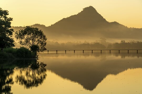 Morning at the Kan Thar Yar Lake, Hpa-an, Myanmar, Asia