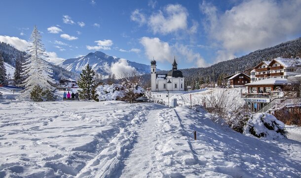 Seekirchl with artificial winter fir tree and Hocheder 2797m in winter, Seefeld, Seefeld Plateau, Tyrol, Austria