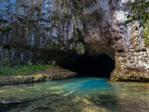 turquoise waters of cave spring off the current river in Missouri 