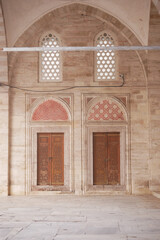 Obraz premium Doors and walls in a historic building in the afternoon