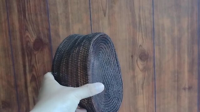 A peci made from the roots of a tree.