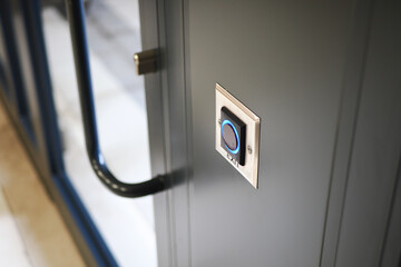 Naklejka premium Button for opening door in a building hallway
